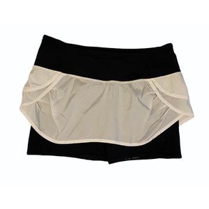Lululemon white & Black ruffled skort